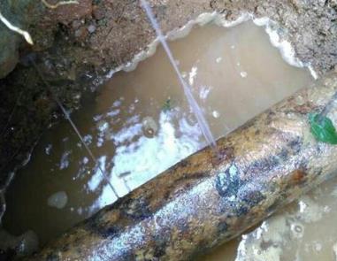 崇左市楼顶渗水维修公司分享下地暖漏水的原因及检测方法。